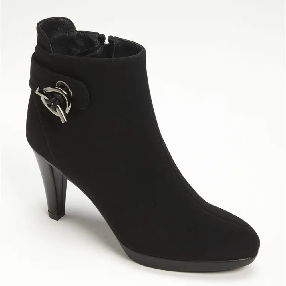 Stuart Weizmann Ringgore Black Ankle Booties 6.5